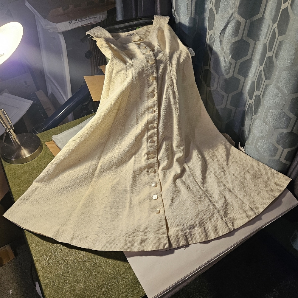 Chic Strapless Cream Dress